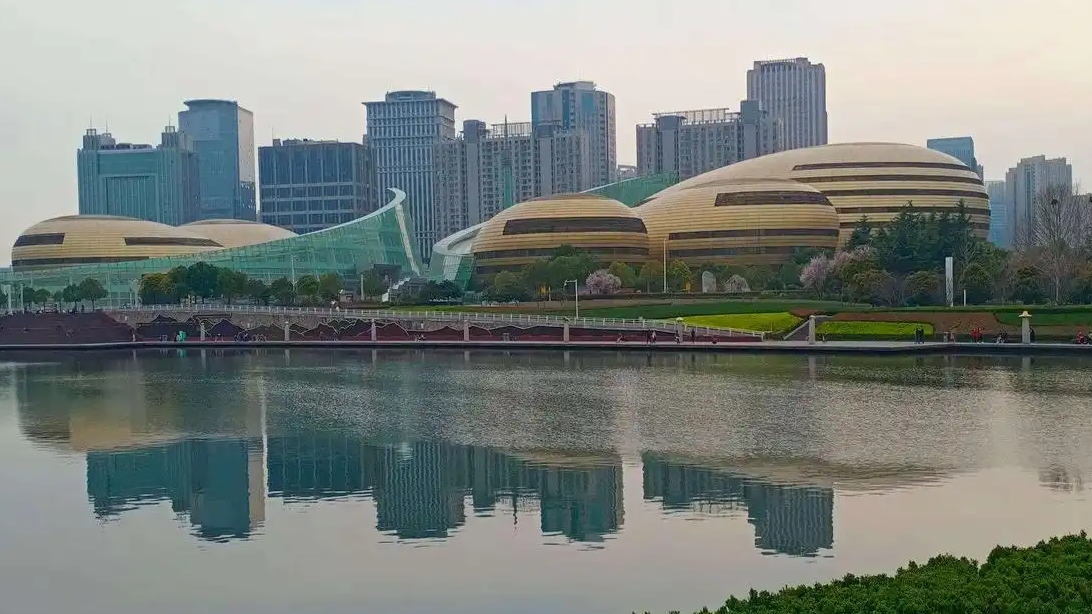 投资1.6亿的黄河不夜城停摆热搜配图