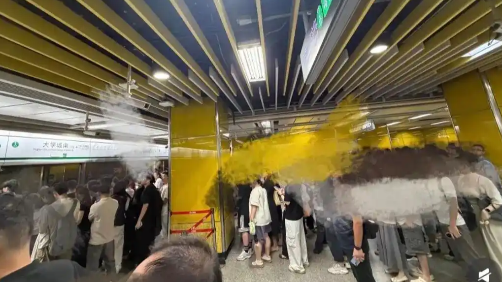广州地铁道歉热搜配图