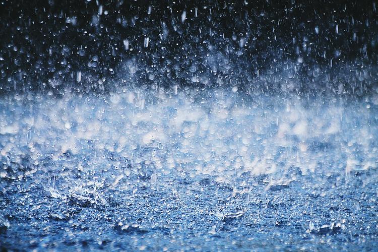 三预警齐发 11个省份有大到暴雨热搜配图