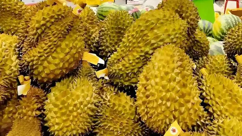 榴莲价格彻底崩了热搜配图